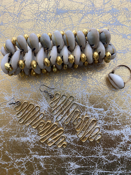 Farrah Cowrie Bracelet